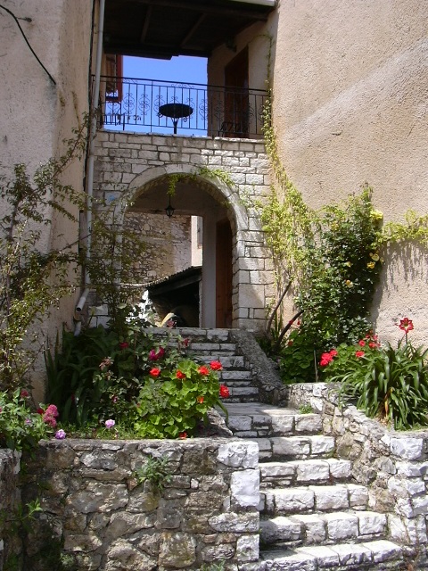  Entrance to the yard of Villa Polyxeni